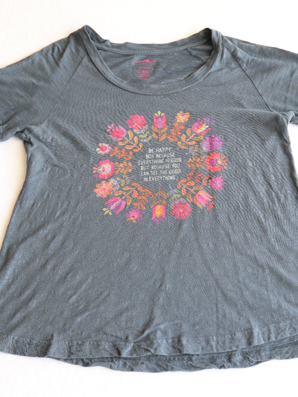 Natural Life Be Happy Graphic T-Shirt Boho Floral Gray Short Sleeve Medium